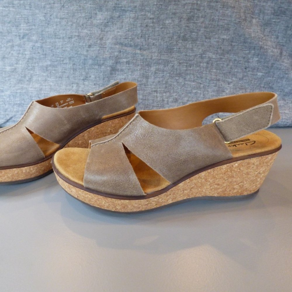 Clarks Rosamund Wedge Sandal Cork 9.5 M Dune